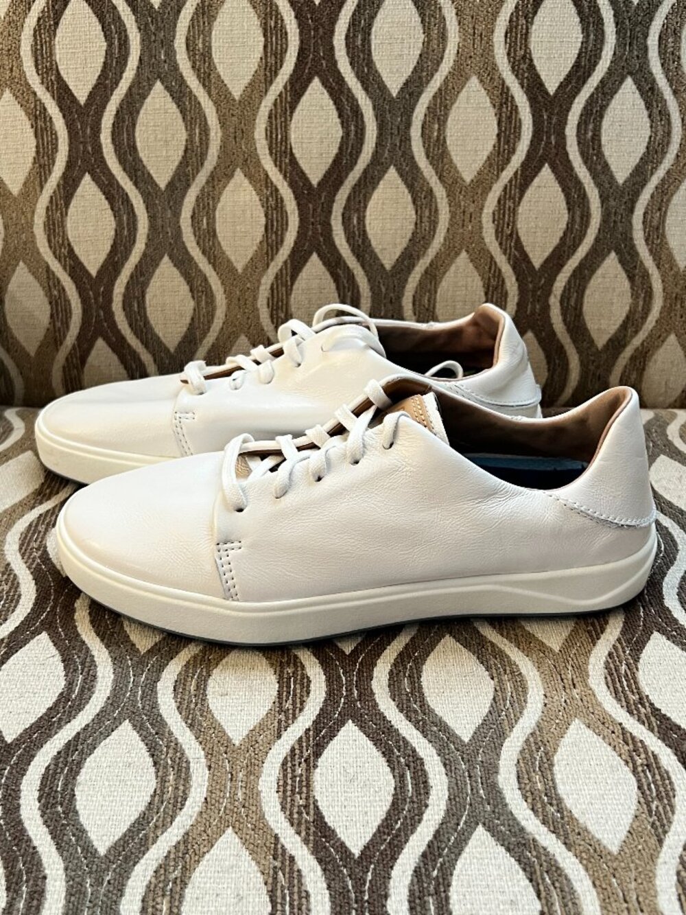 OluKai Wailea Women’s Leather Golf Shoes NWOT W7